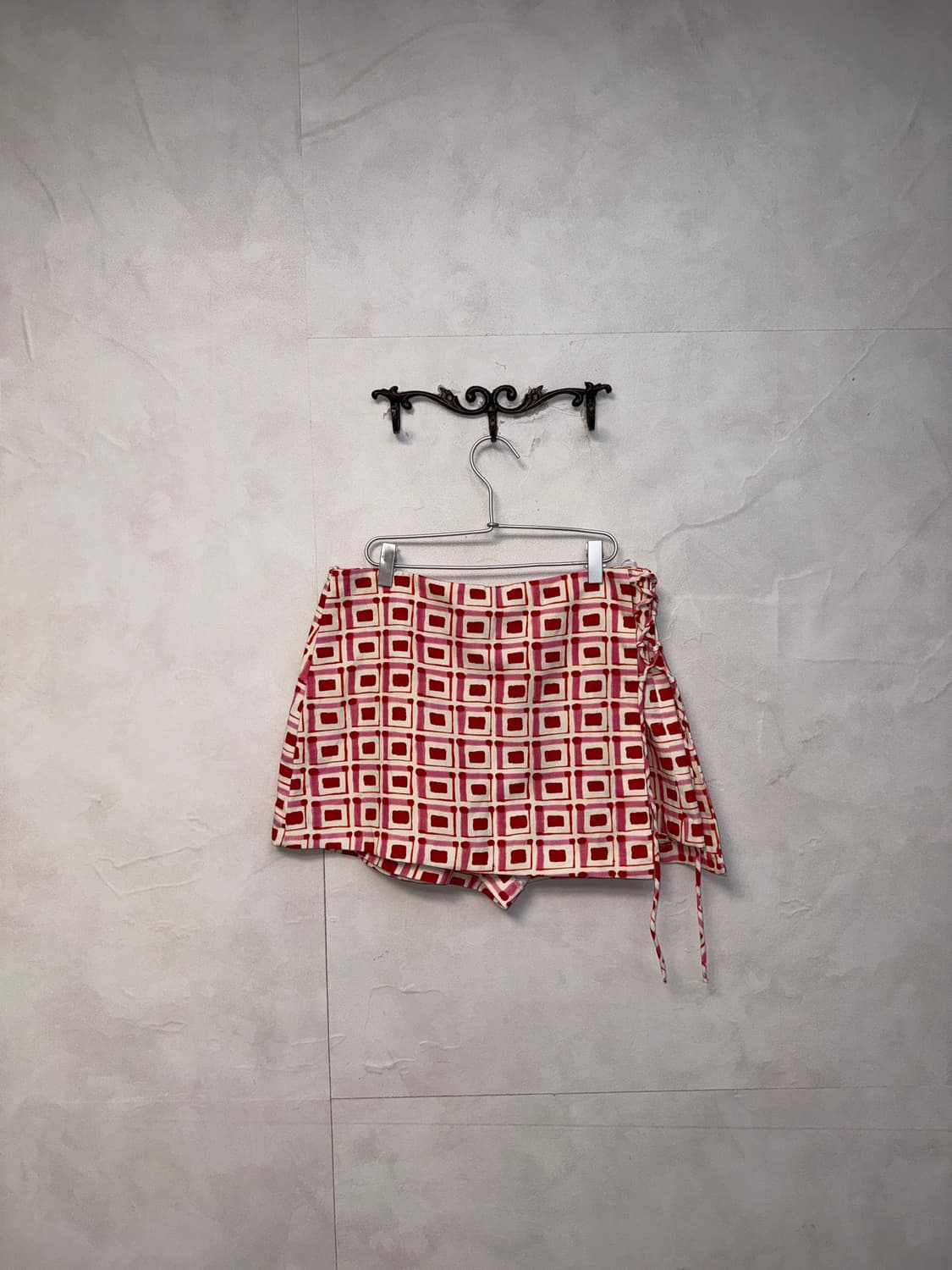 Strawberry geometric squares laceup sk 상품이미지1