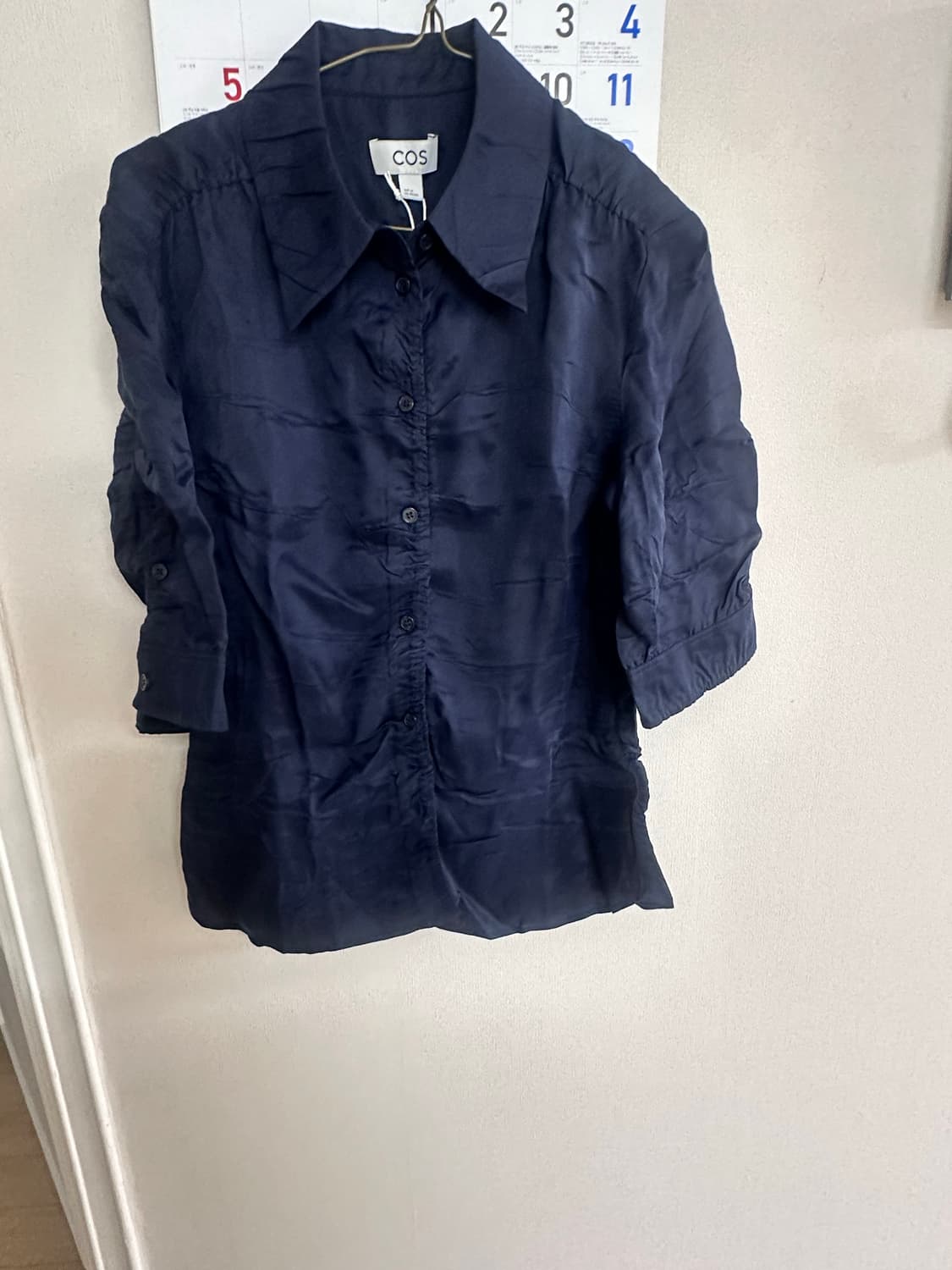 새상품) 코스 개더드 크링클드 네이비 셔츠 (38사이즈) 상품이미지1