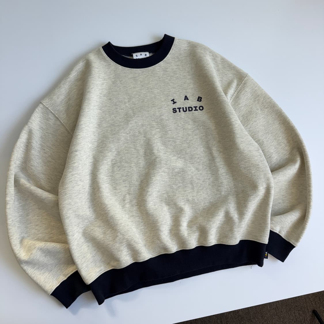 IAB studio  아이앱 스튜디오 오트밀 그레이 맨투맨  상품이미지2