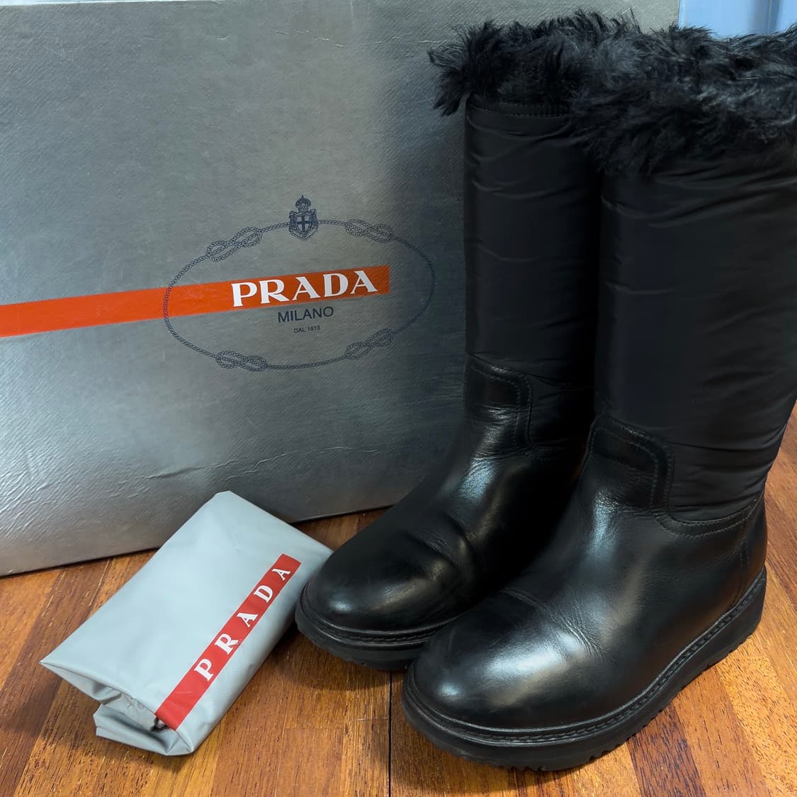 프라다 패치 디테일 퍼 부츠 상품이미지2