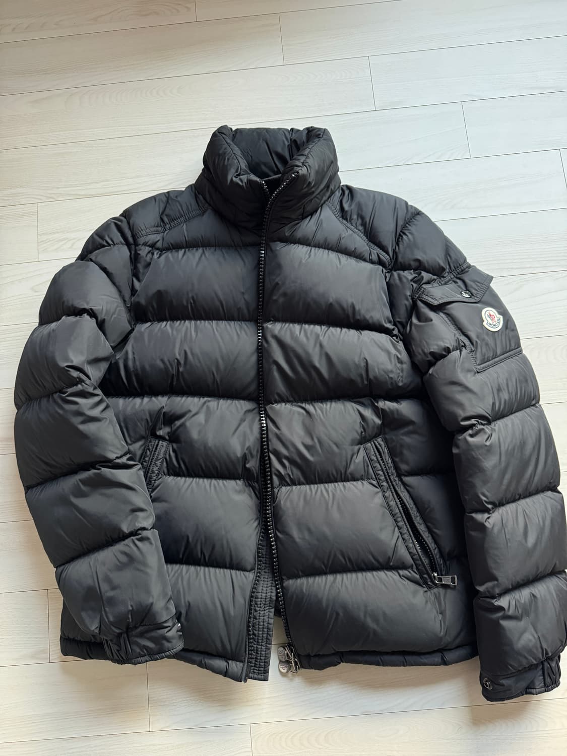 몽클레어 남성 마야프 숏 패딩 블랙 3 상품이미지2