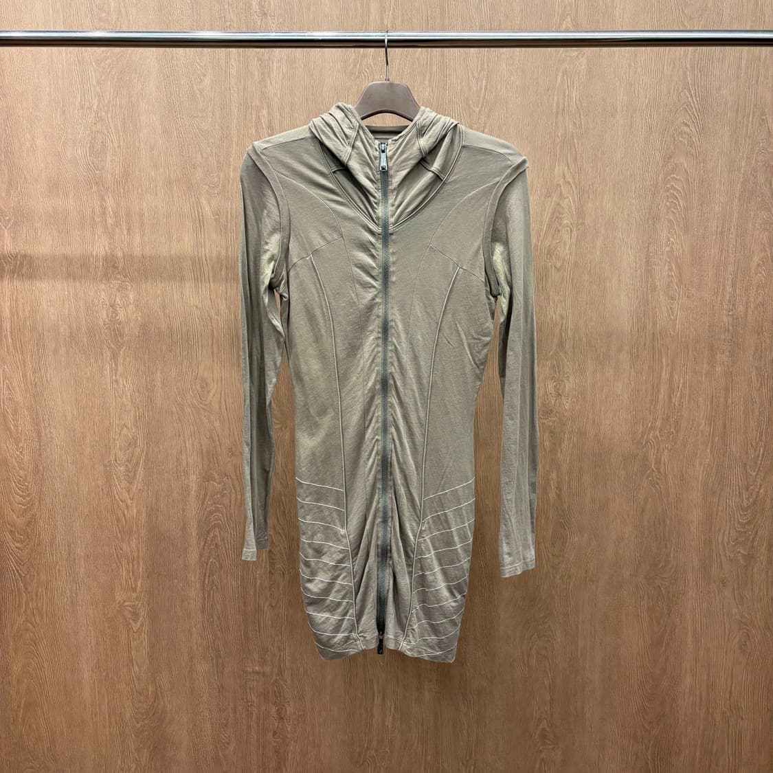 디젤 롱 후드 집업 원피스 입체 절개 패턴 화이트 스티치 디테일 베이지 상품이미지2