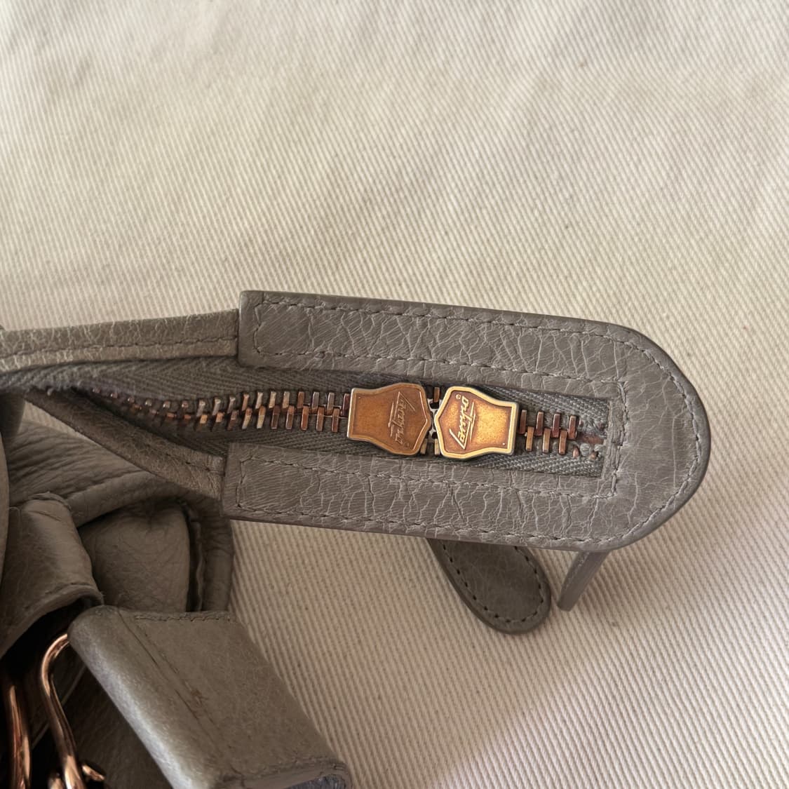 발렌시아가 르 시티 모터백 자이언트 파트타이머 올리브그레이 상품이미지7