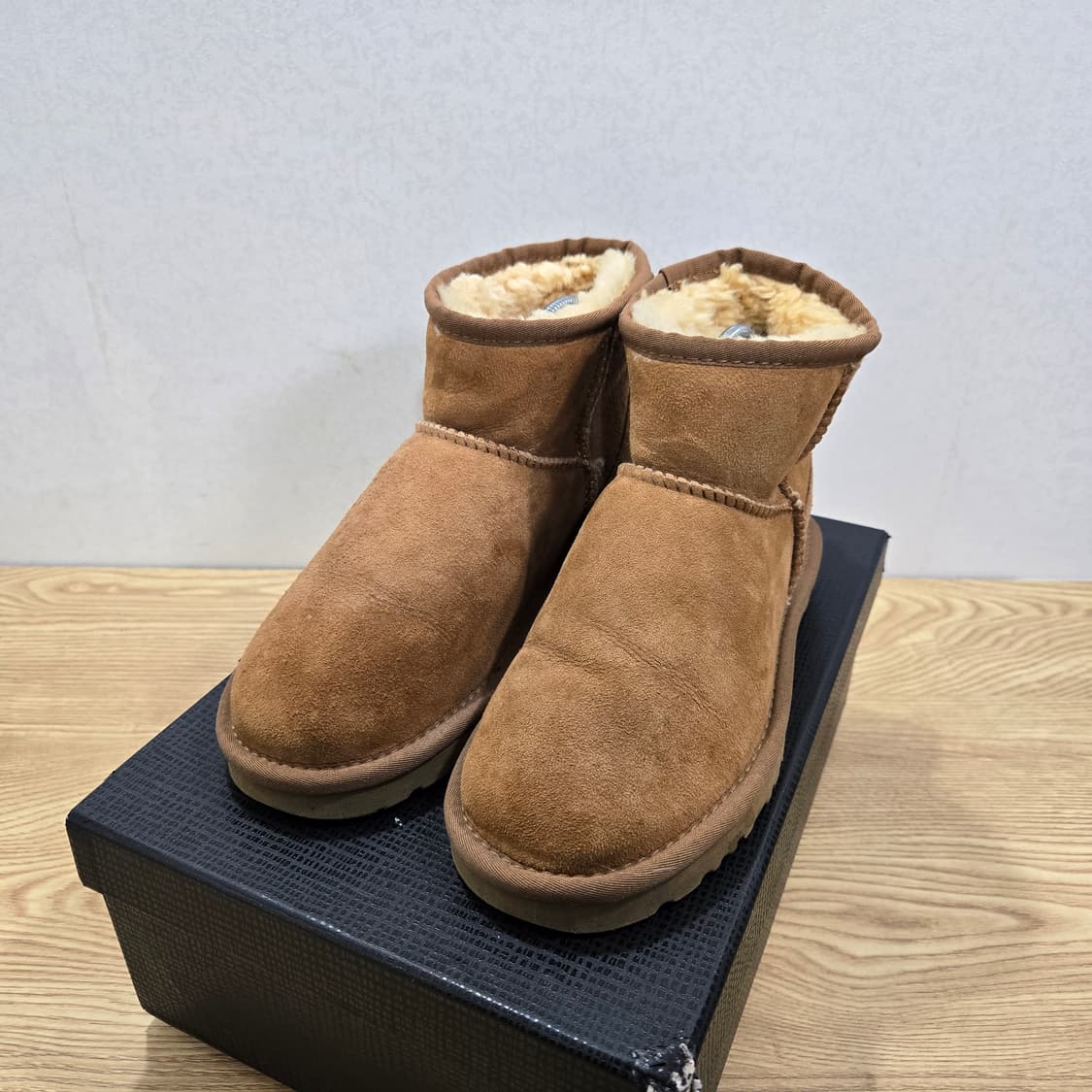 230 어그 UGG 클래식 미니 체스트넛 하자 상품이미지1