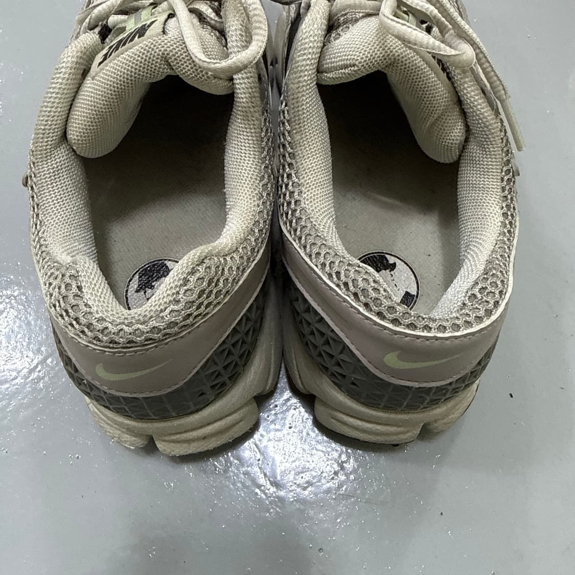 255 나이키 줌 보메로 5 0303T 상품이미지3