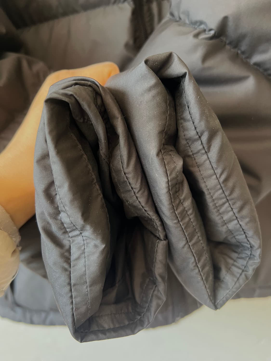 아디다스 남성 블랙 덕다운패딩점퍼 간절기패딩 상품이미지4