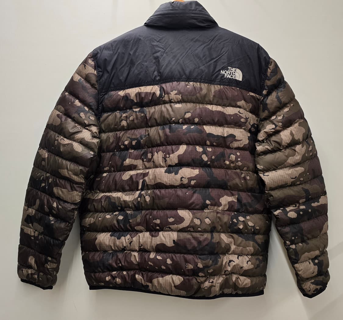노스페이스 카모플라쥬 리버시블  양면 구스경량패딩.   싸이즈 105~1 상품이미지3