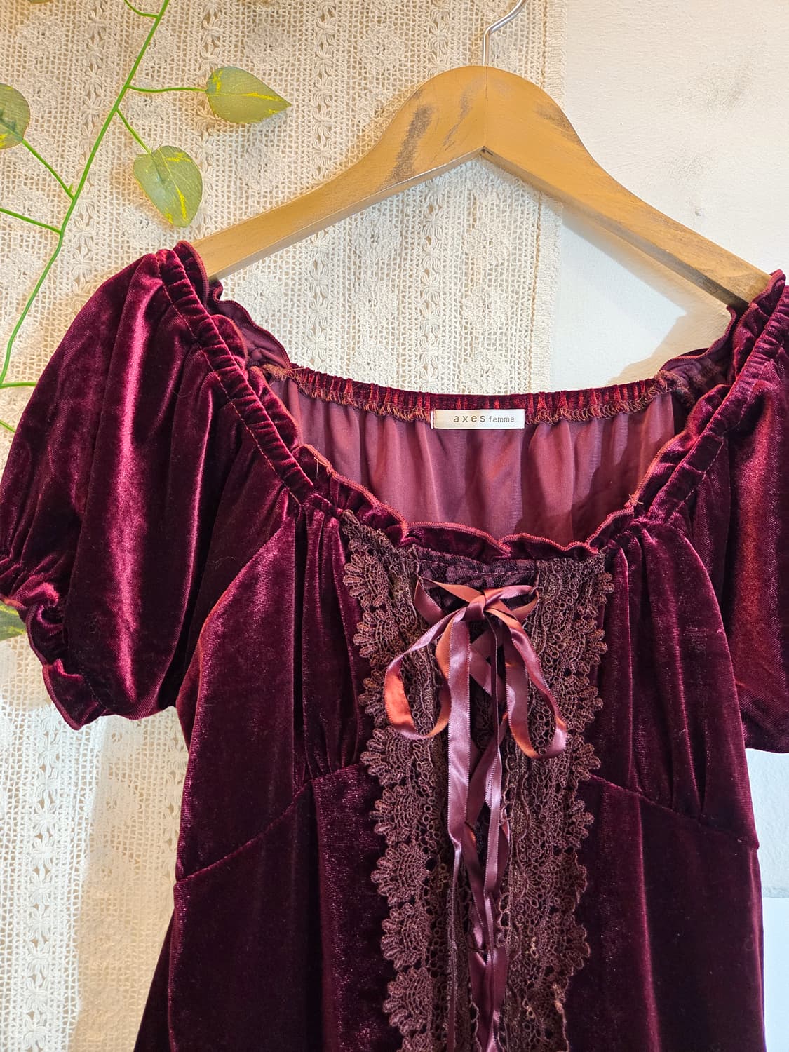 axes femme 벨벳 아일렛 탑 상품이미지2