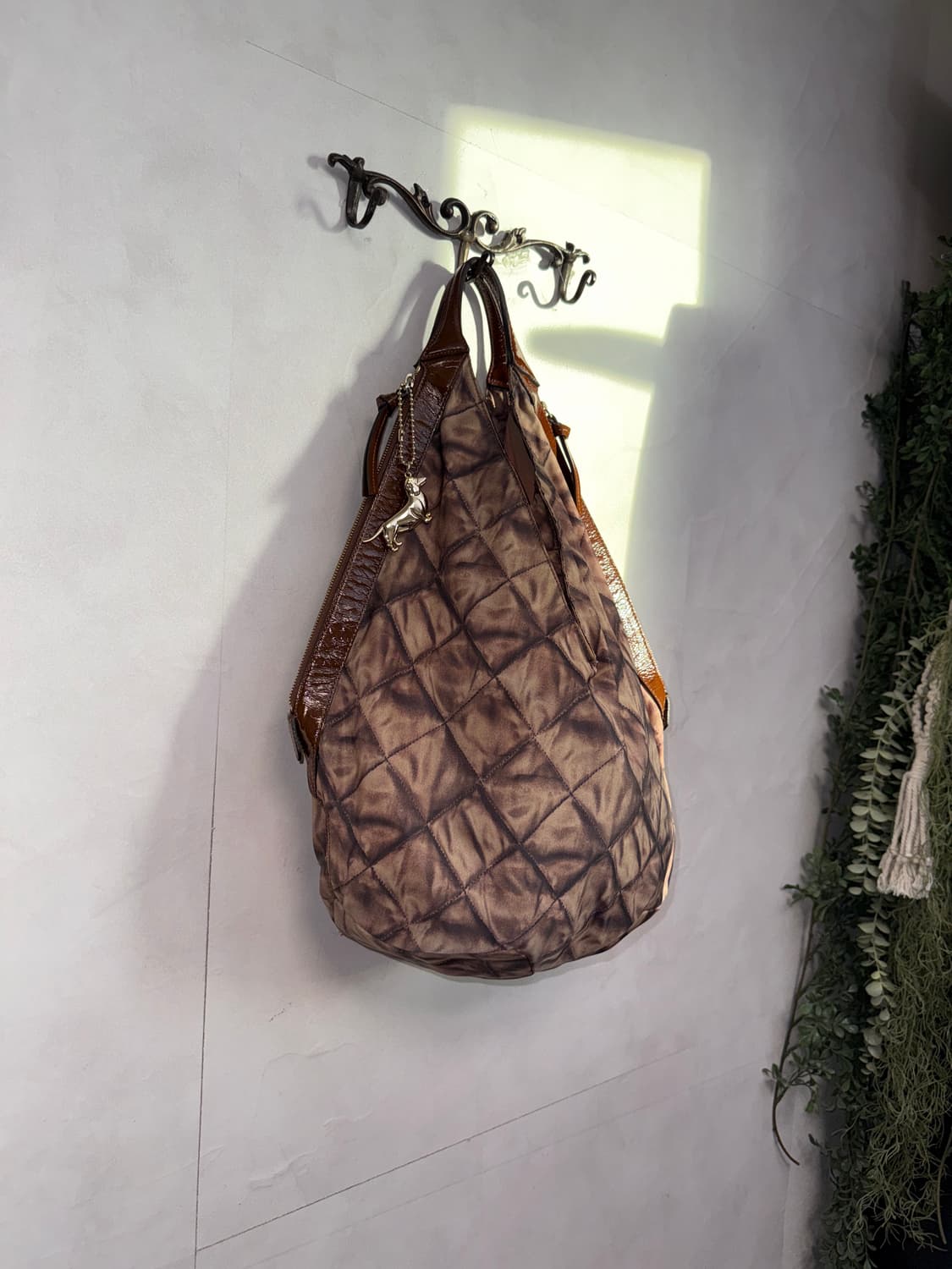Daks brown quilting printed tote bag 상품이미지2
