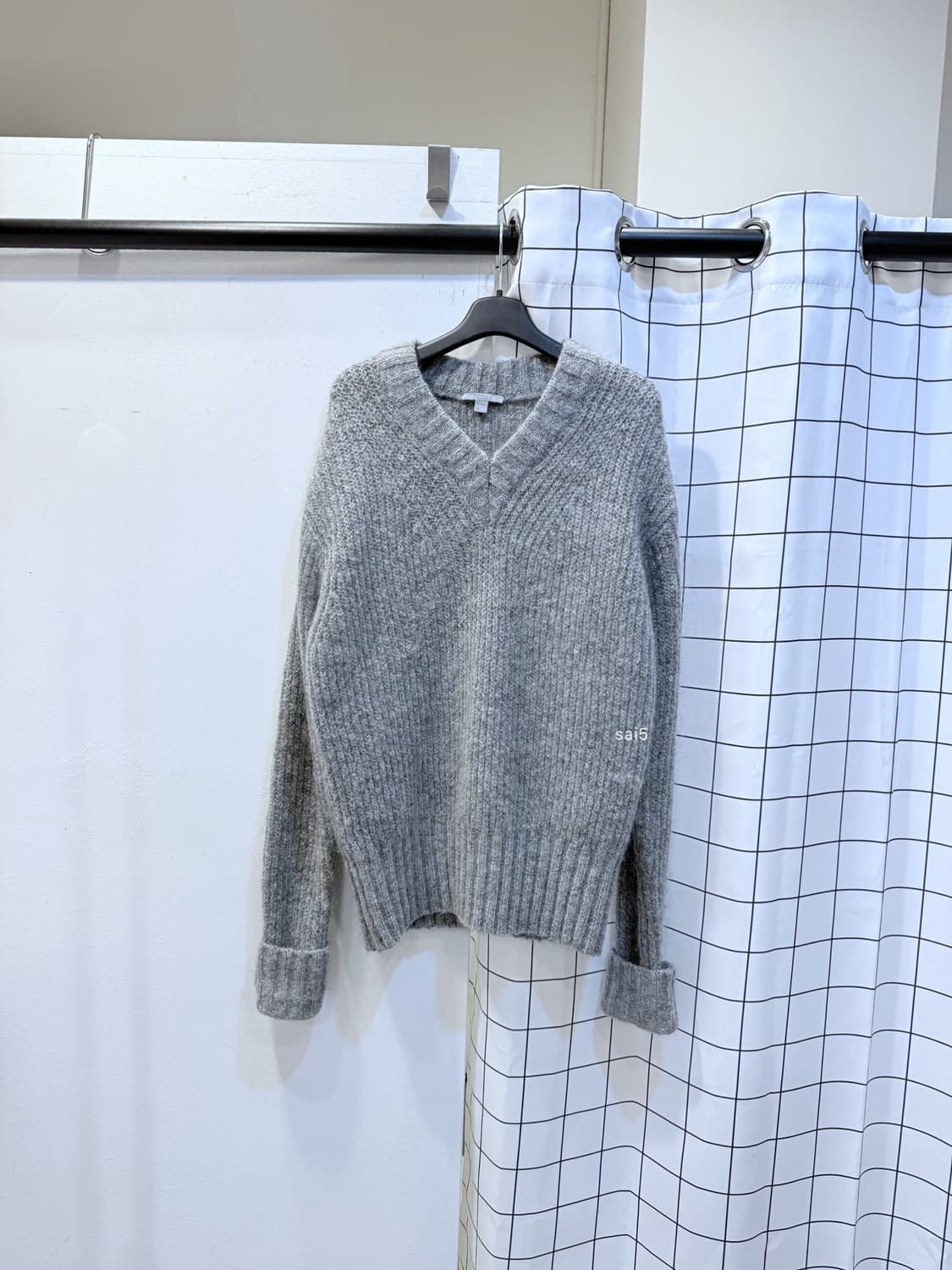 cos  코스 모헤어 브이넥 니트  상품이미지1