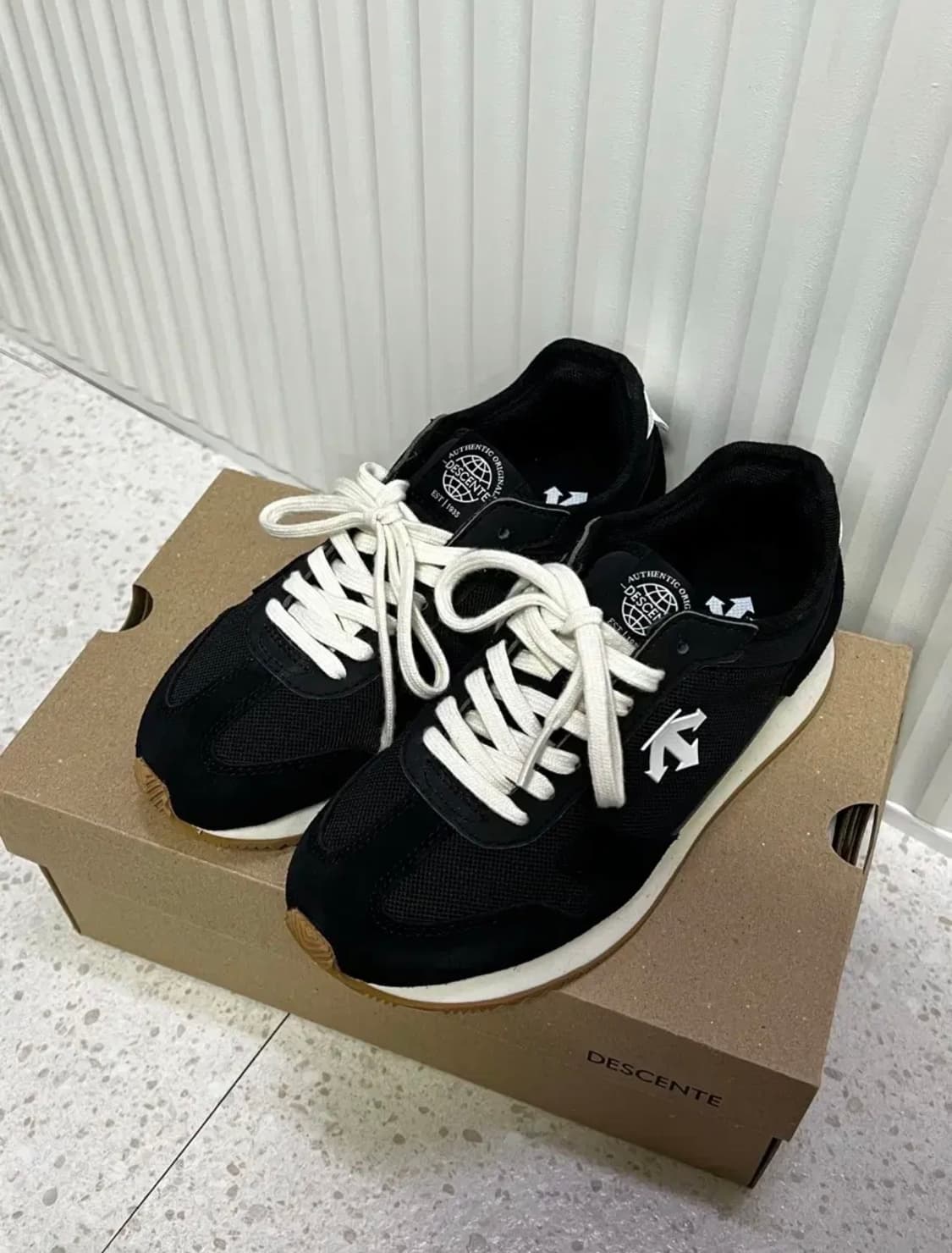 데상트 리트모 블랙 230 상품이미지2