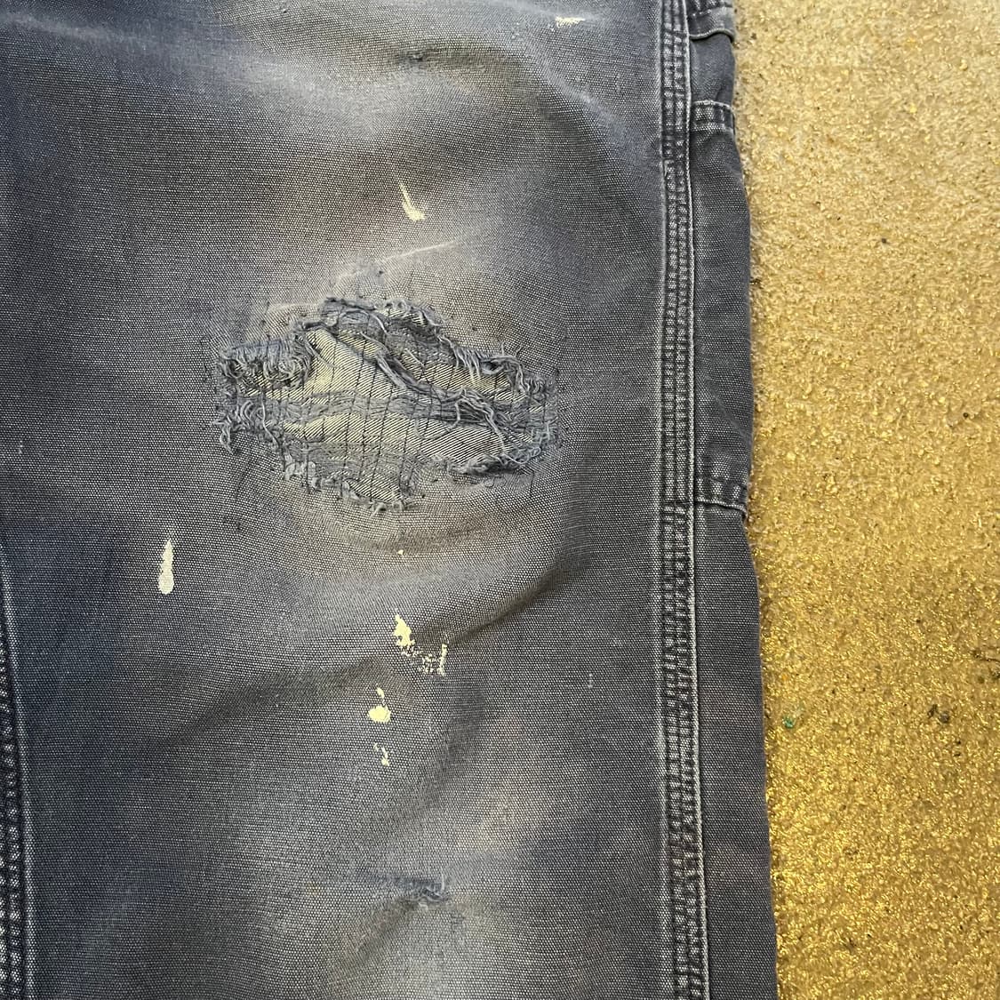 Carhartt 데미지 카펜터 팬츠 (34“) 상품이미지4