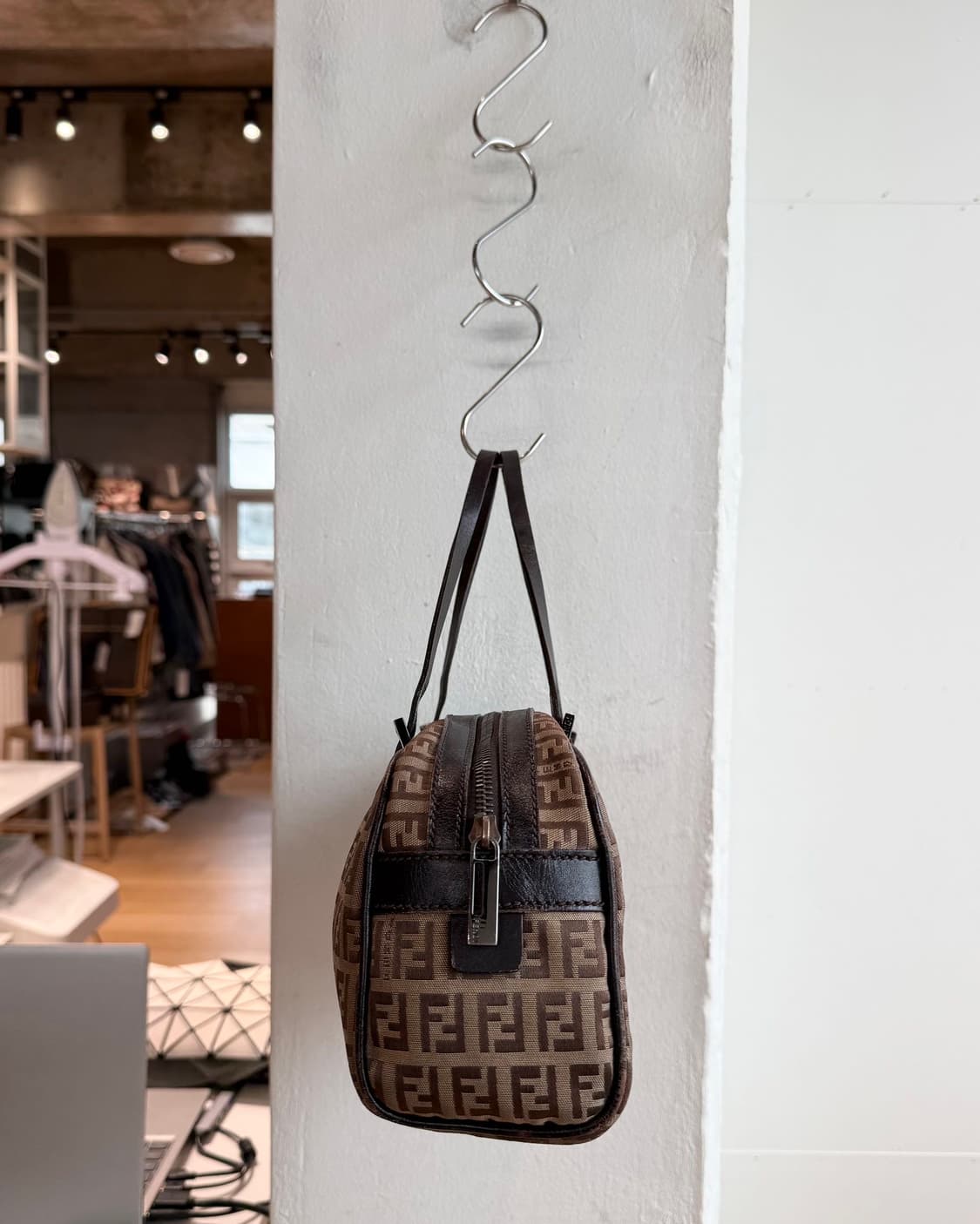 펜디 베이지 주카 캔버스 토트백  상품이미지5