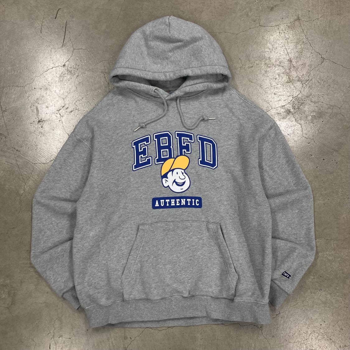 이벳필드 그레이 컬러 빅로고 후드티 상품이미지1