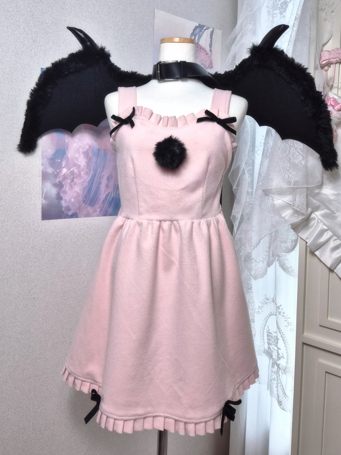 스완키스 블랙핑크 히메갸루 폼폼 리본 원피스 리즈리사깔 상품이미지1