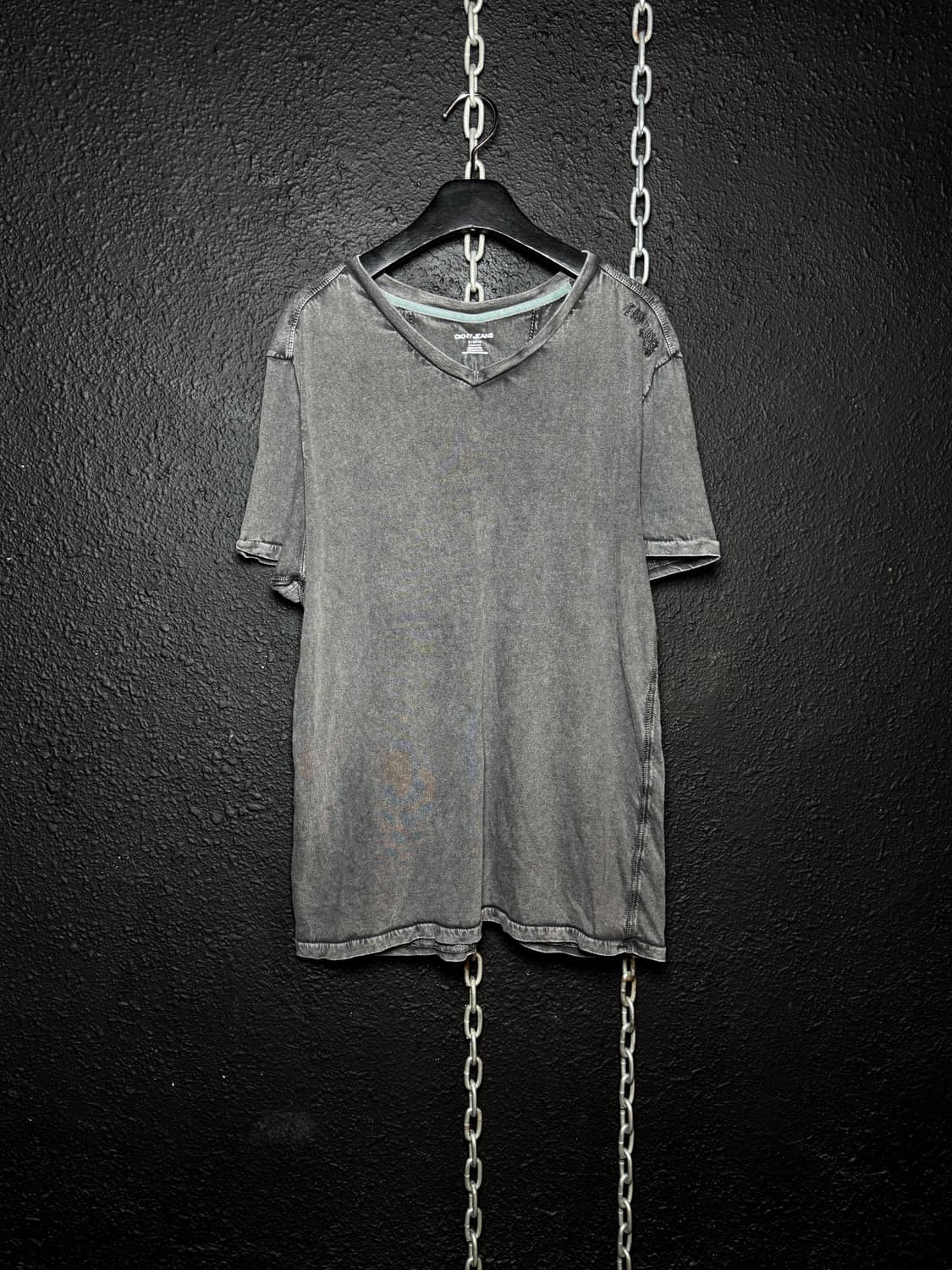 DKNY Jeans – Washed Black V-neck T-shirt 상품이미지2