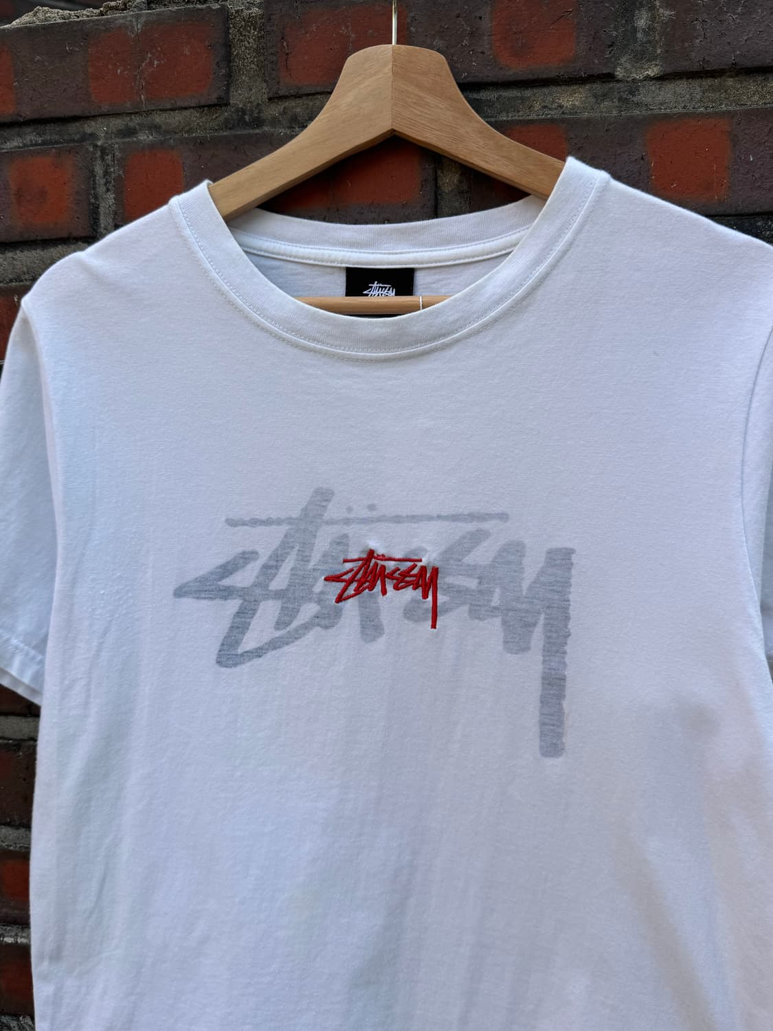 스투시 스톡로고 화이트 반팔티셔츠  상품이미지3