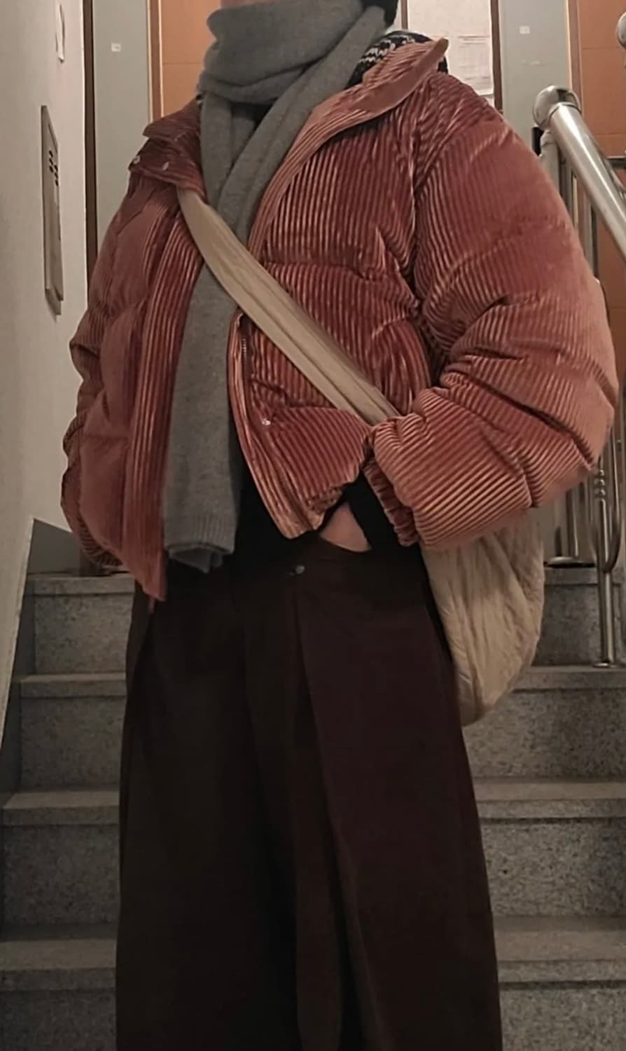 빈트릴 - 코듀로이 컴포트핏 다운 숏패딩 (테라코타) 상품이미지9