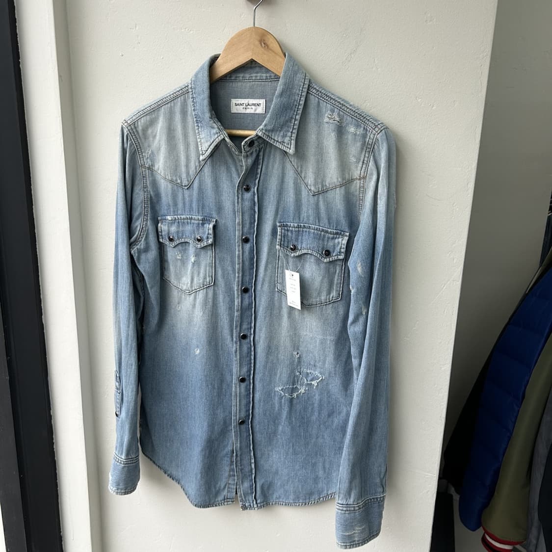 15981 - 생로랑 디스트레스드 데님 셔츠 상품이미지2