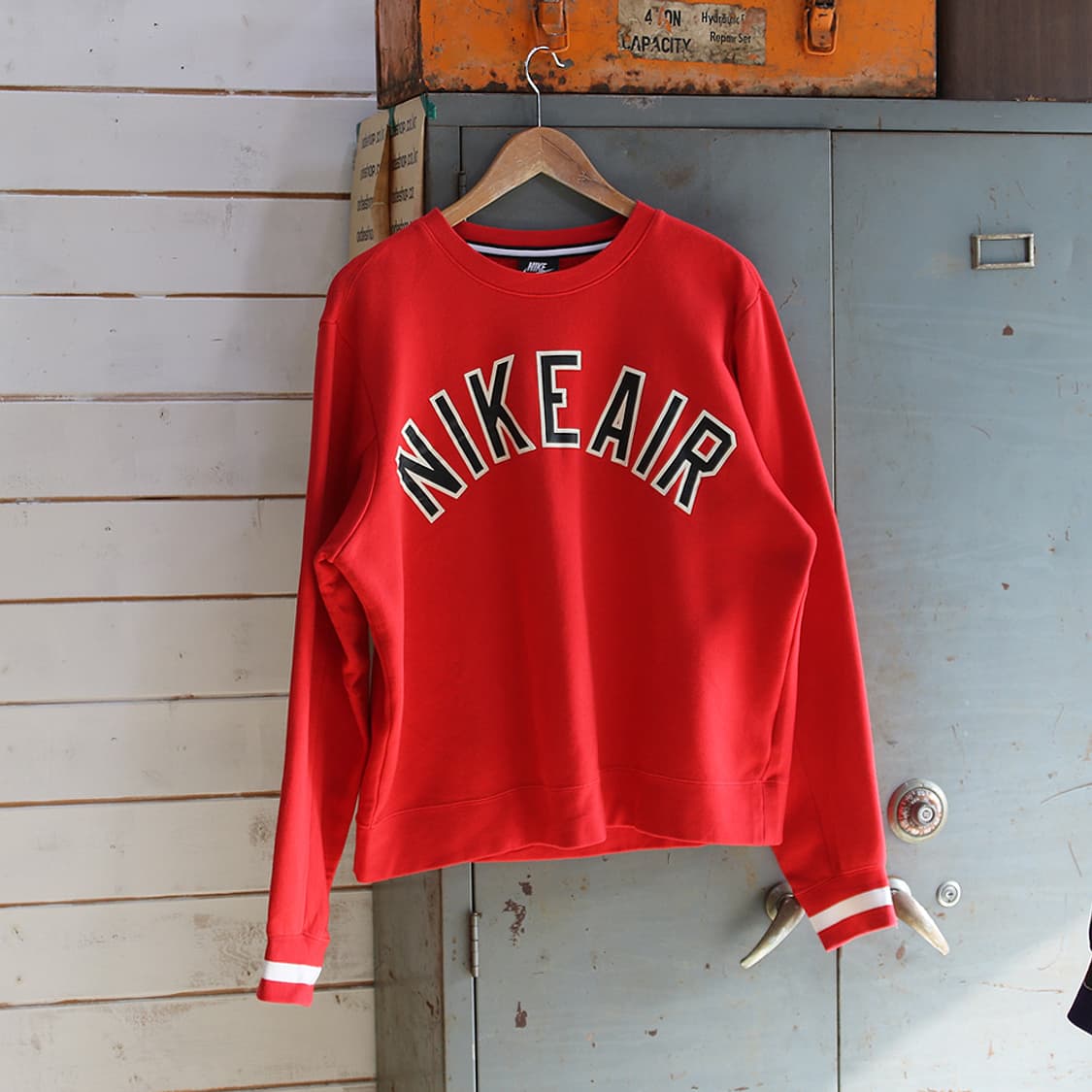 (착용컷) 나이키 에어 스웻 셔츠 (남성용 100) 상품이미지1
