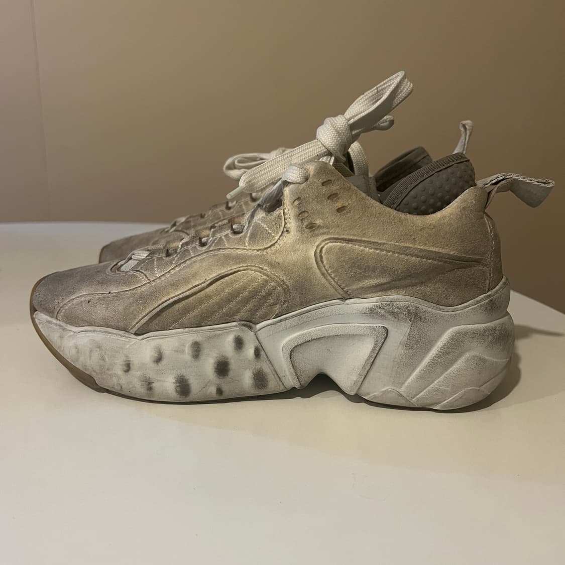 아크네 맨하탄 더티 스니커즈 상품이미지2