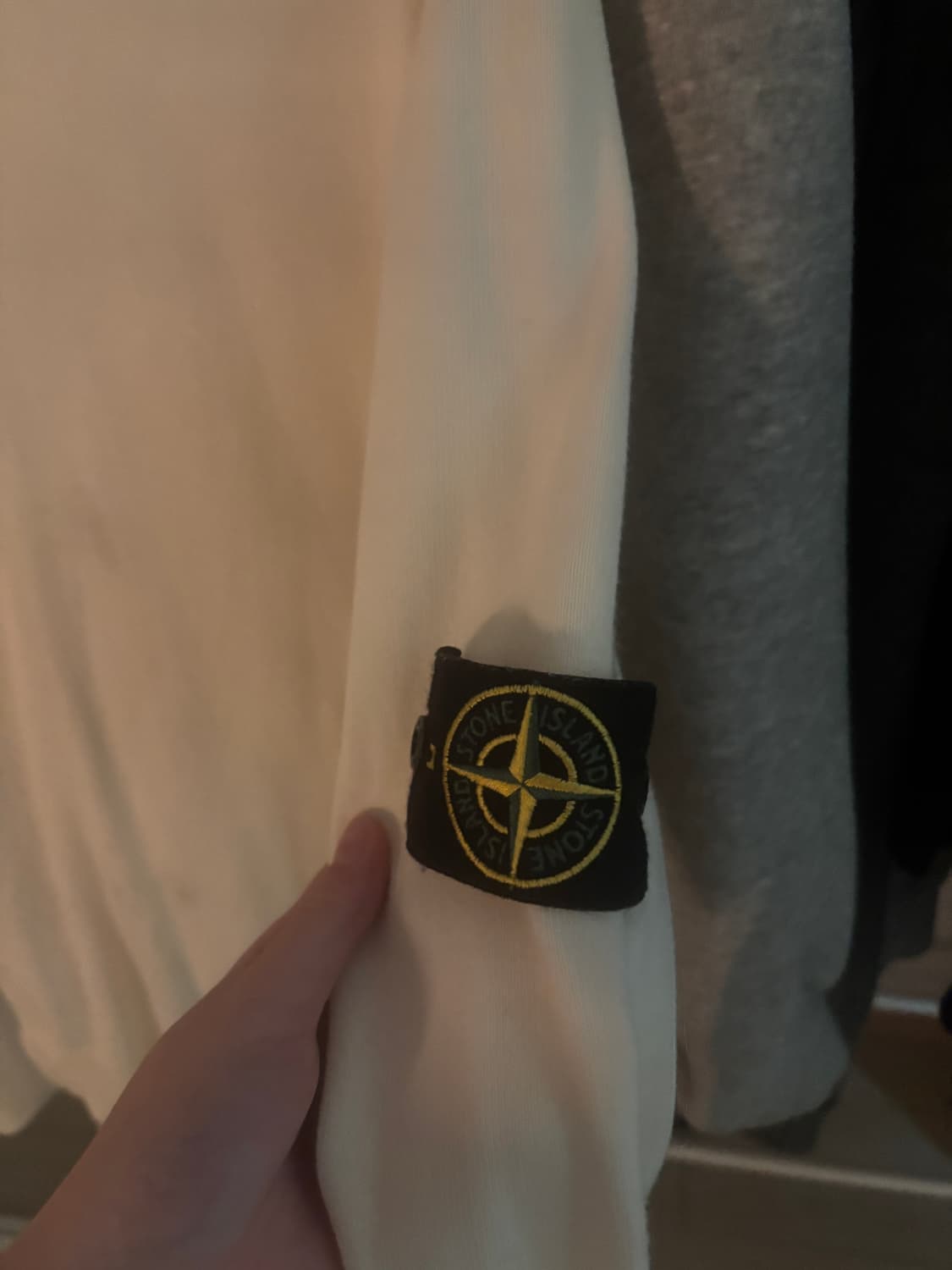 스톤아일랜드 맨투맨 크림색 상품이미지2