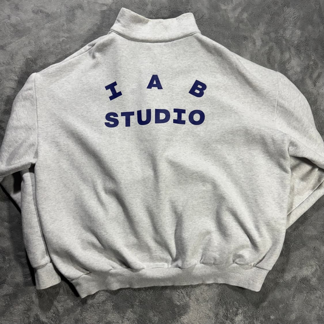 IAB 아이앱 스튜디오 하프집업 맨투맨 상품이미지3