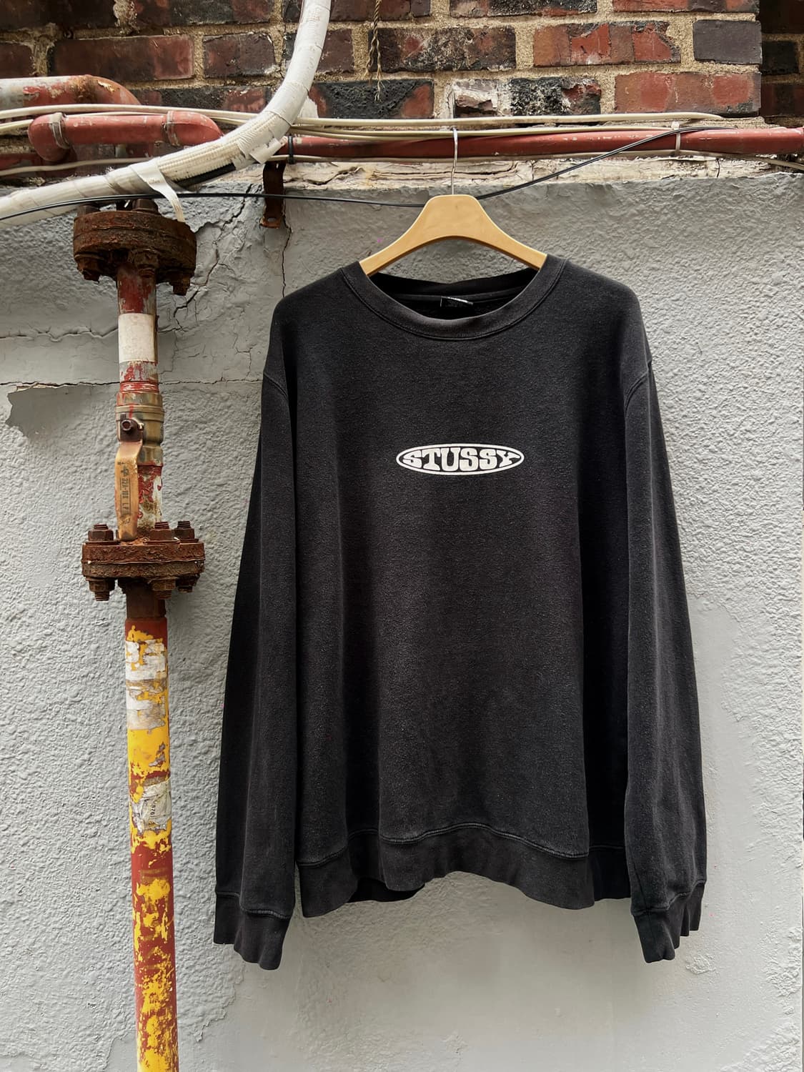 스투시 블랙 로고 맨투맨 상품이미지1