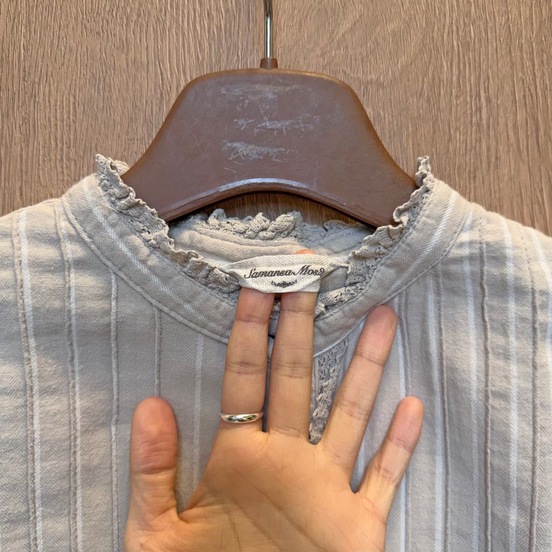 빈티지 슬리브리스 블라우스 스트라이프 패턴 프릴 트리밍 루즈핏 아이보리 상품이미지5