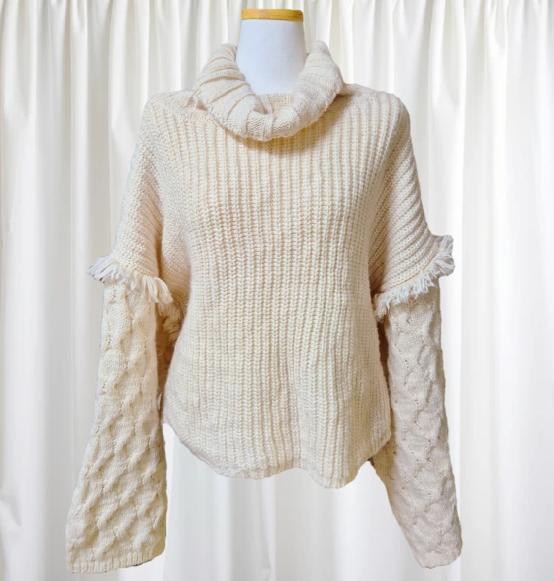 라떼걀 갸루 로걀 아이보리 하이넥 니트 상품이미지1