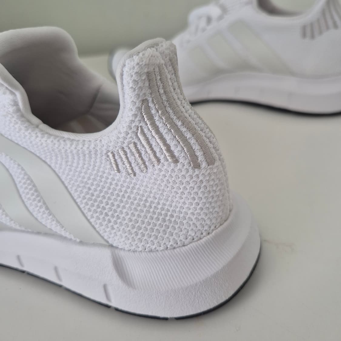 아디다스 스위프트 런 흰색 운동화220 상품이미지6