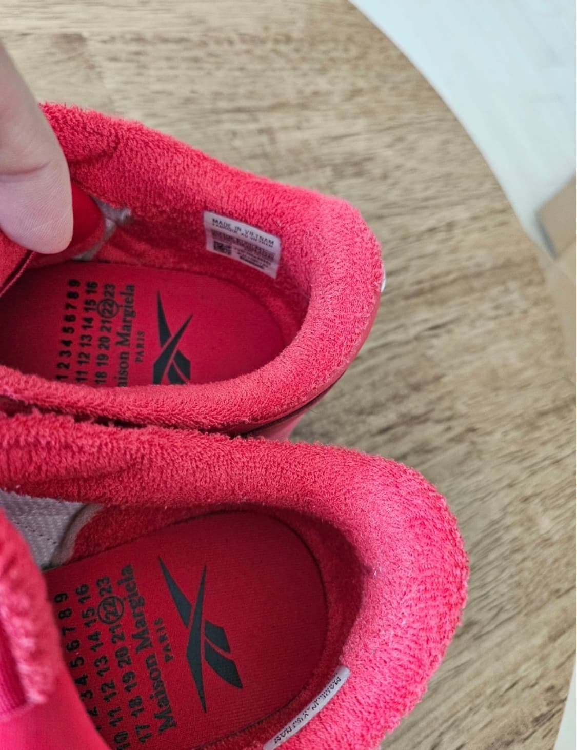 리복 마르지엘라 클래식 레더 더비 타비 슈즈 레드  상품이미지3