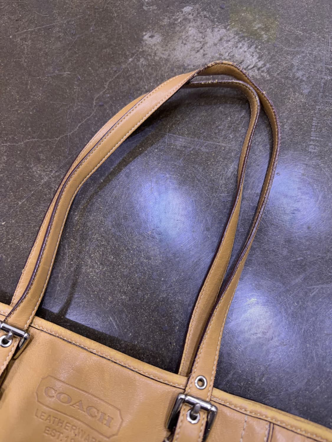 코치 이스트 웨스트 갤러리 토트백 탄 베이지 L 상품이미지3