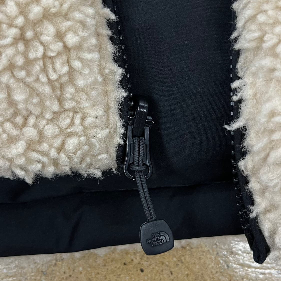 노스페이스 블랙 패딩 베이지 후리스 양면 리버시블  상품이미지9