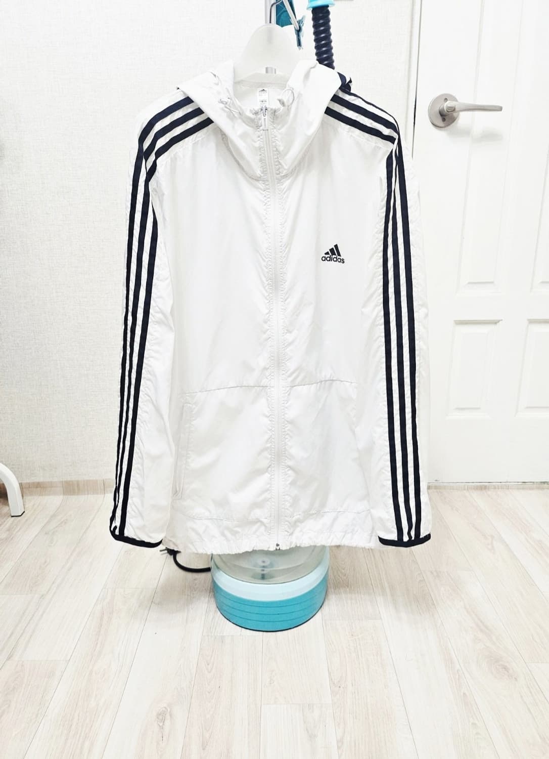 (115)3XL ☆초대장급☆ 아디다스 에센셜 3S우븐 [흰검] 바람막이 상품이미지1