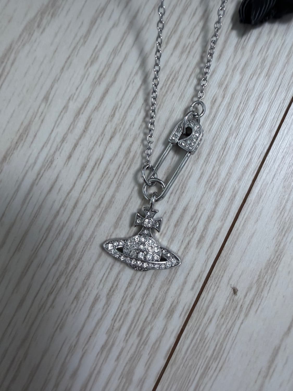 비비안웨스트우드 루크리스 루클리스 옷핀 목걸이  상품이미지3