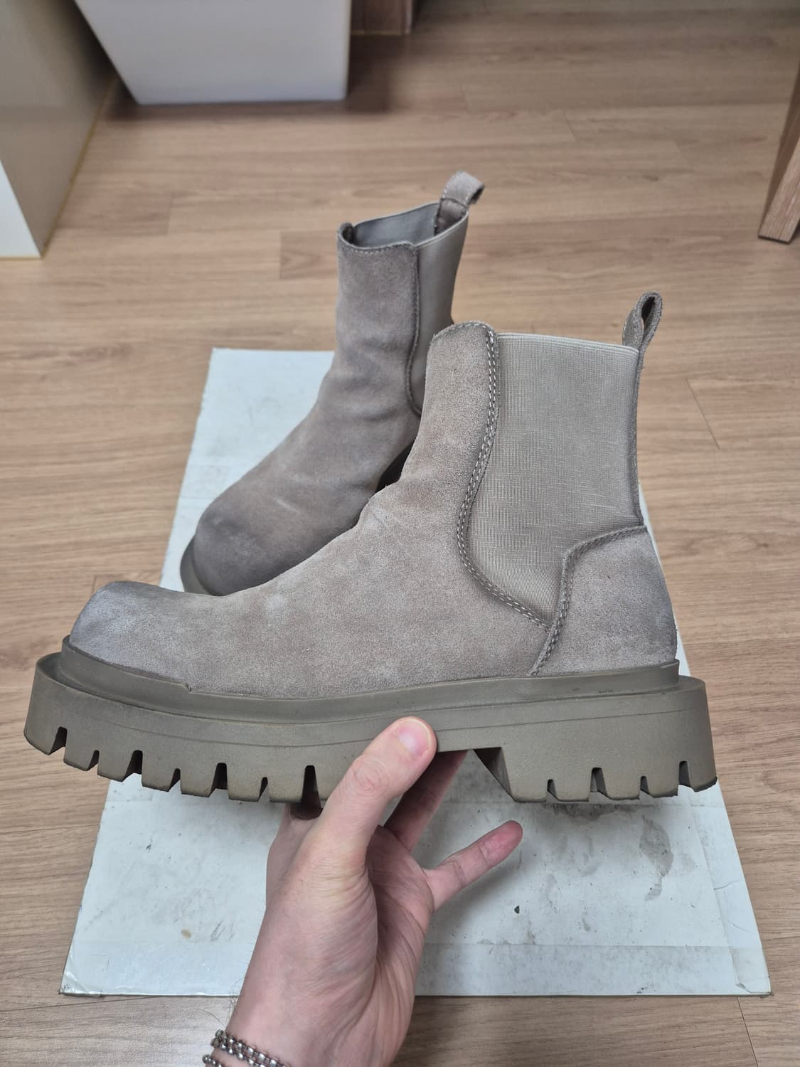 (41/270)자라 볼륨 리얼 스웨이드 첼시부츠  상품이미지3