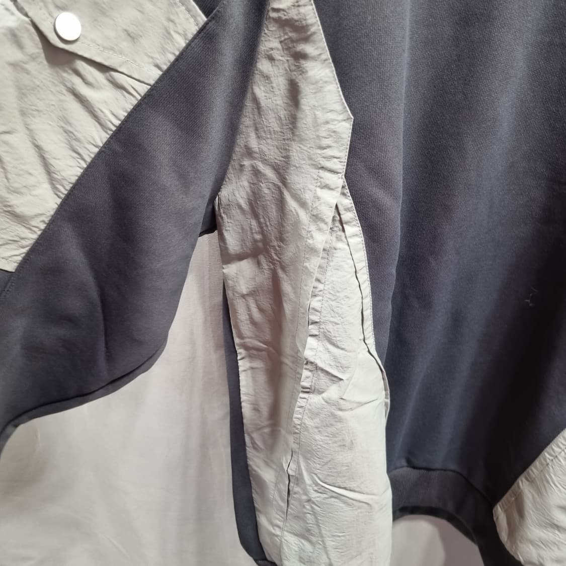 배색 그레이 맨투맨 티셔츠 상품이미지2