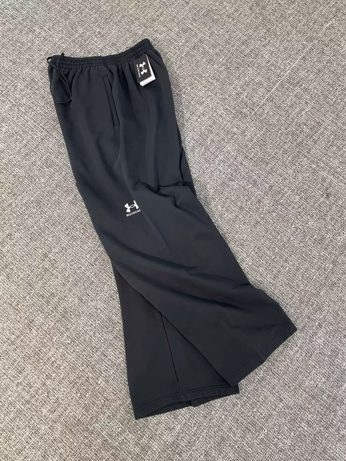 발렌시아가 x 언더아머 배기 스웨트 팬츠  상품이미지7