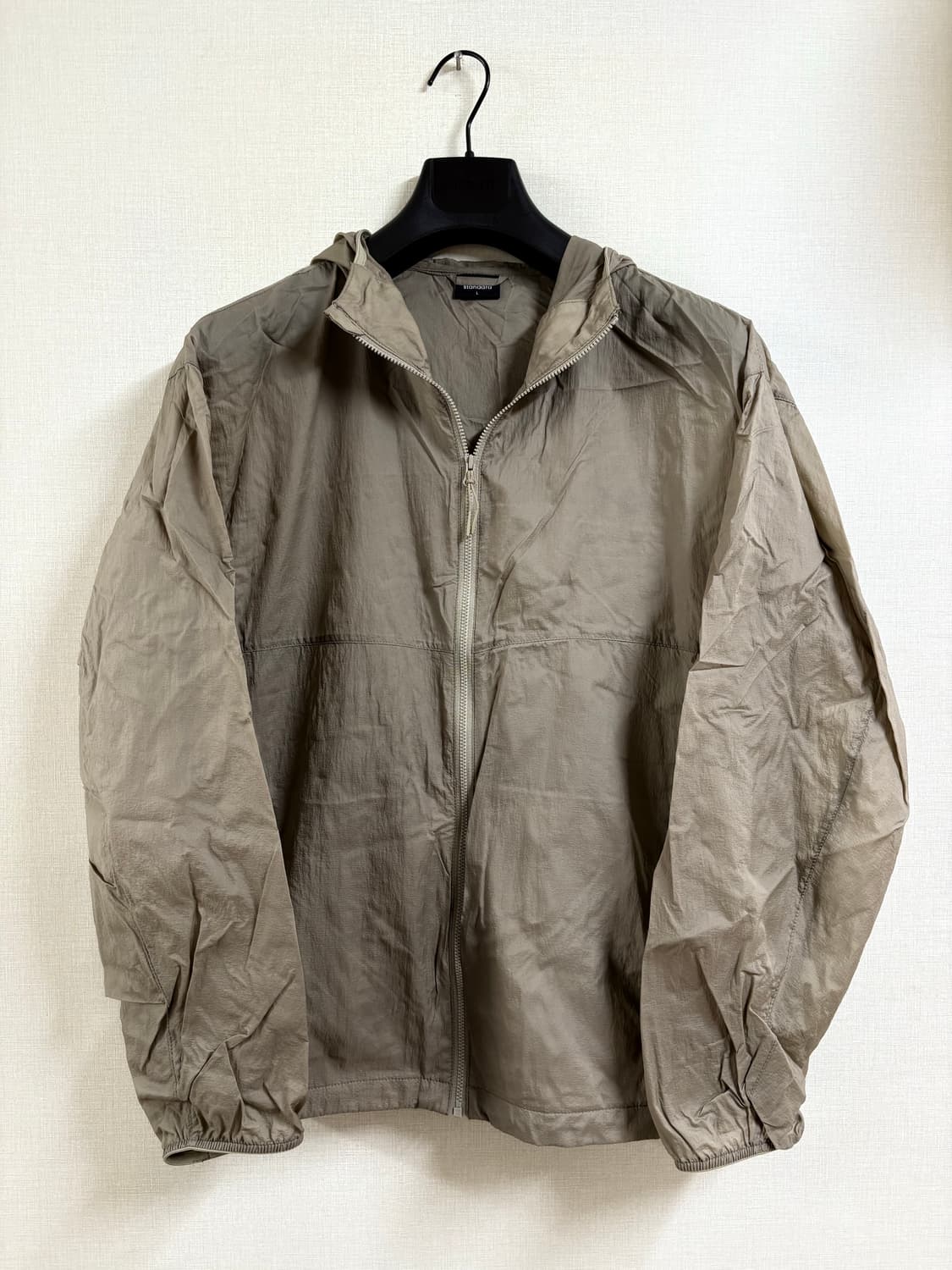 무탠다드 시티 레저 라이트웨이트 패커블 윈드브레이커 L 리프 베이지 상품이미지1