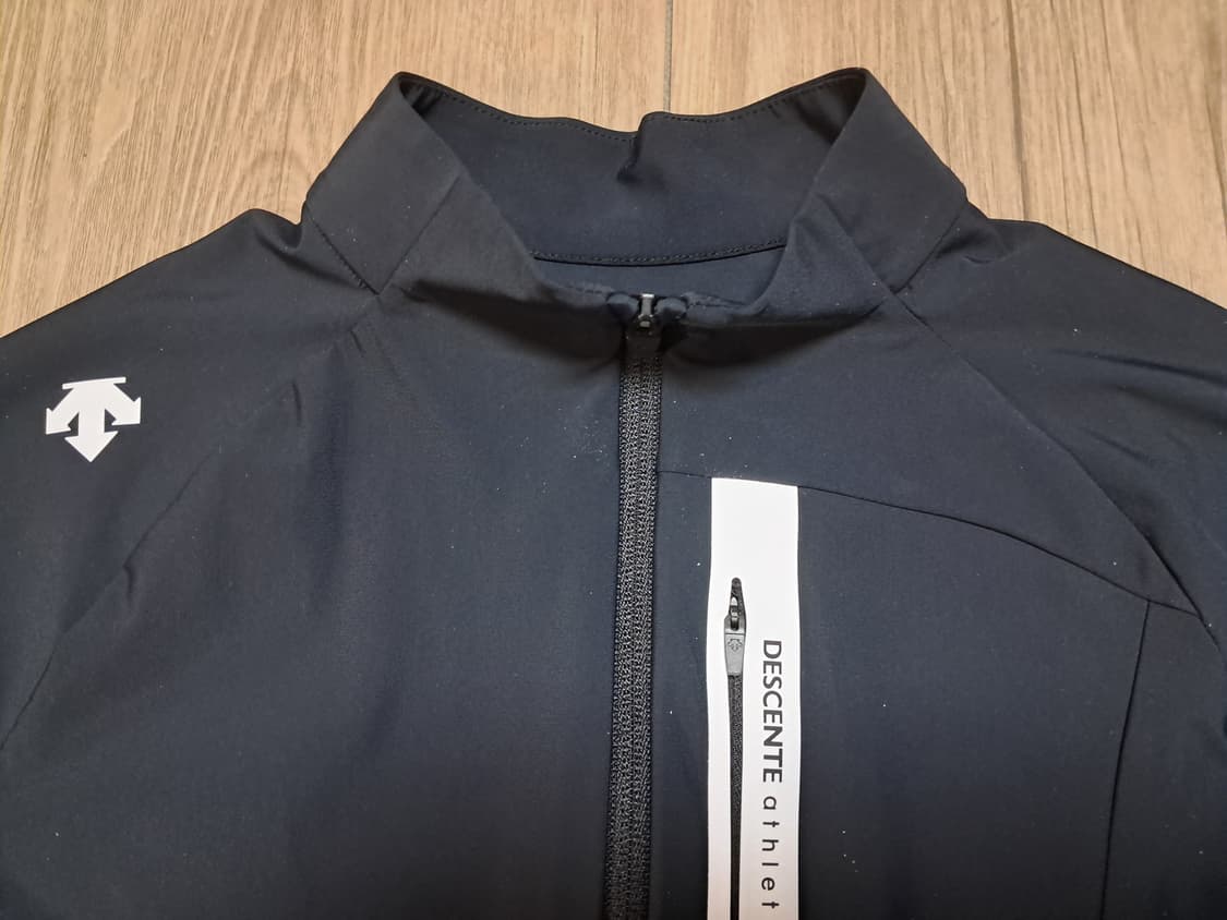 데상트 여성 런닝집업 85 상품이미지7