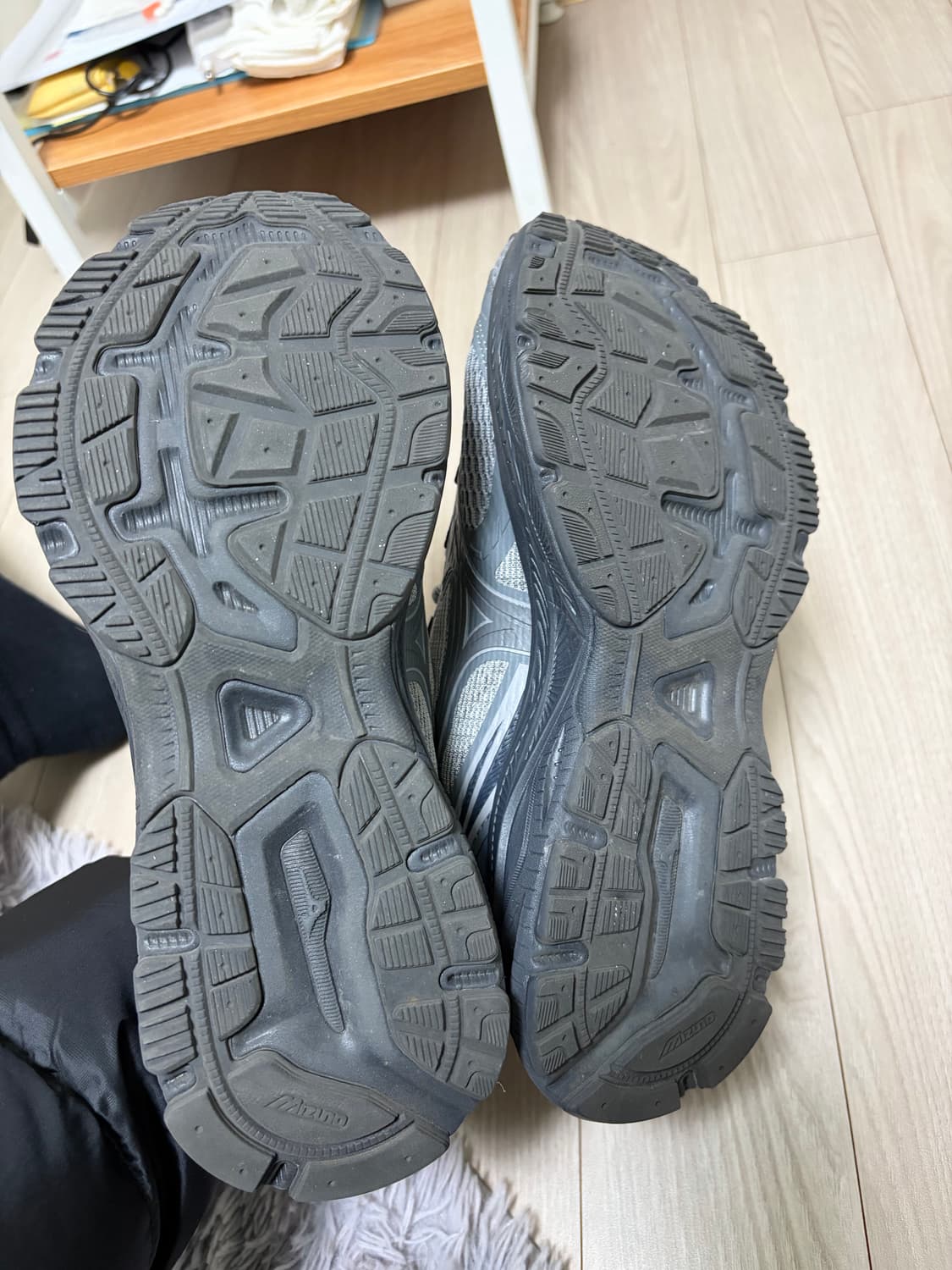 미즈노 레이서 V2 그레이블랙 260사이즈 상품이미지5