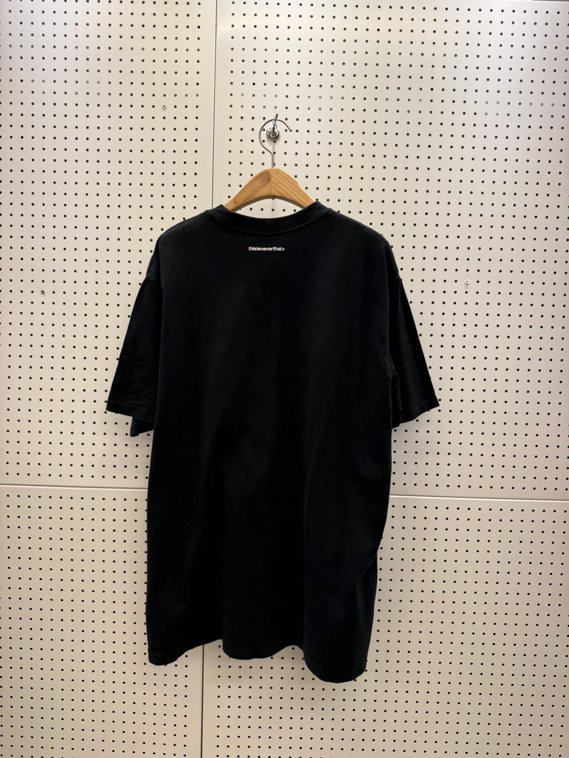디스이즈네버댓 로고 블랙 반팔티 U1664 상품이미지3