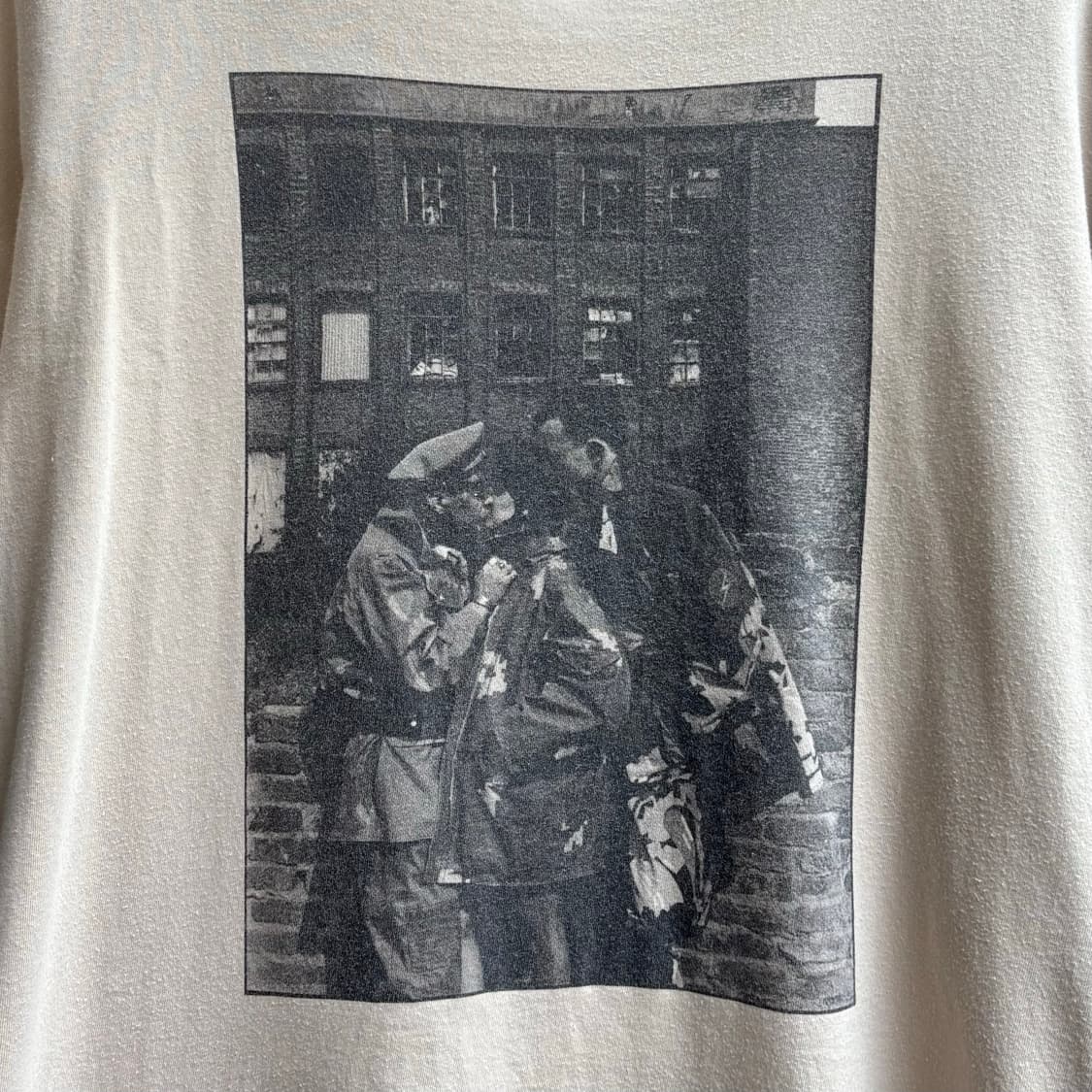 Throbbing Gristle Kissing Tee 상품이미지2