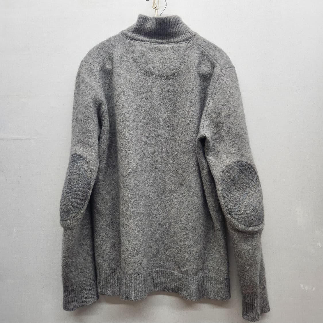 헤지스 로고 버튼넥 모 엘보패치 니트 100(M) 상품이미지4