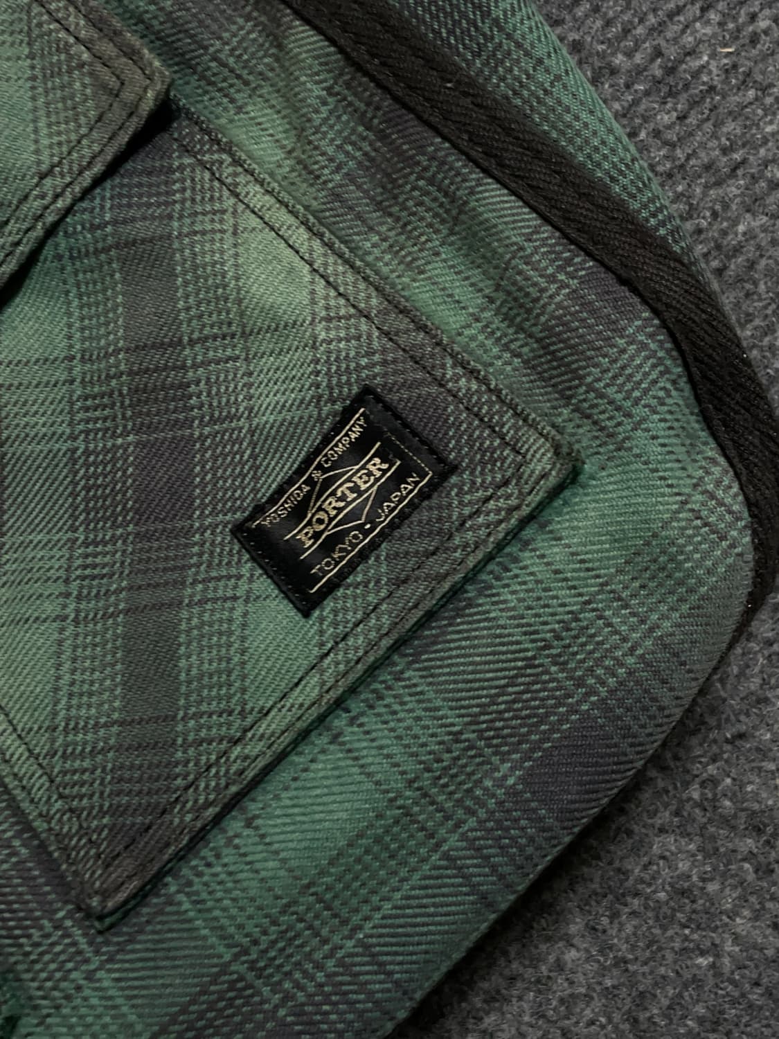 포터 체크 리버시블 숄더백 상품이미지2