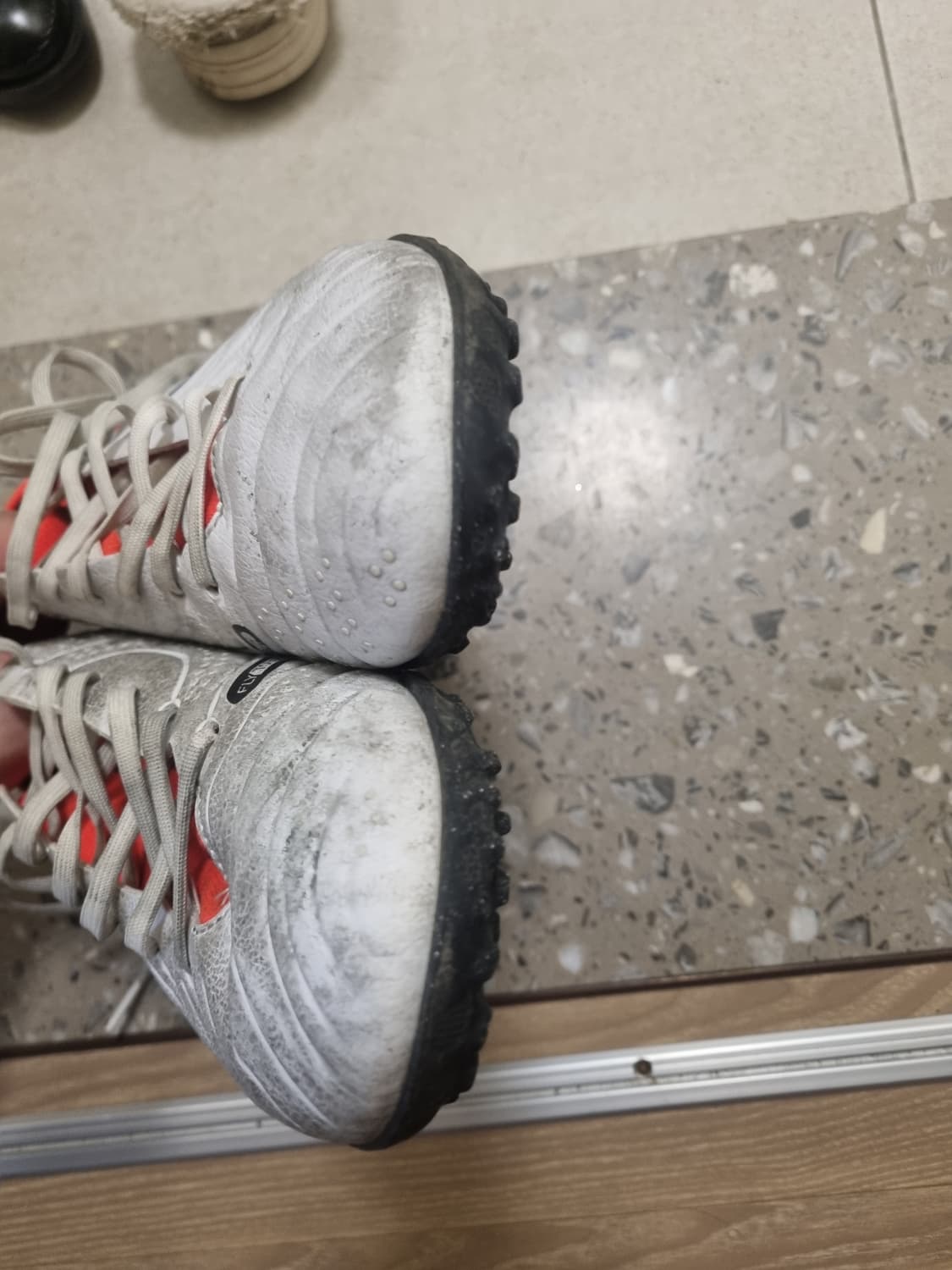 나이키 티엠포 레전드10 프로 TF 상품이미지4