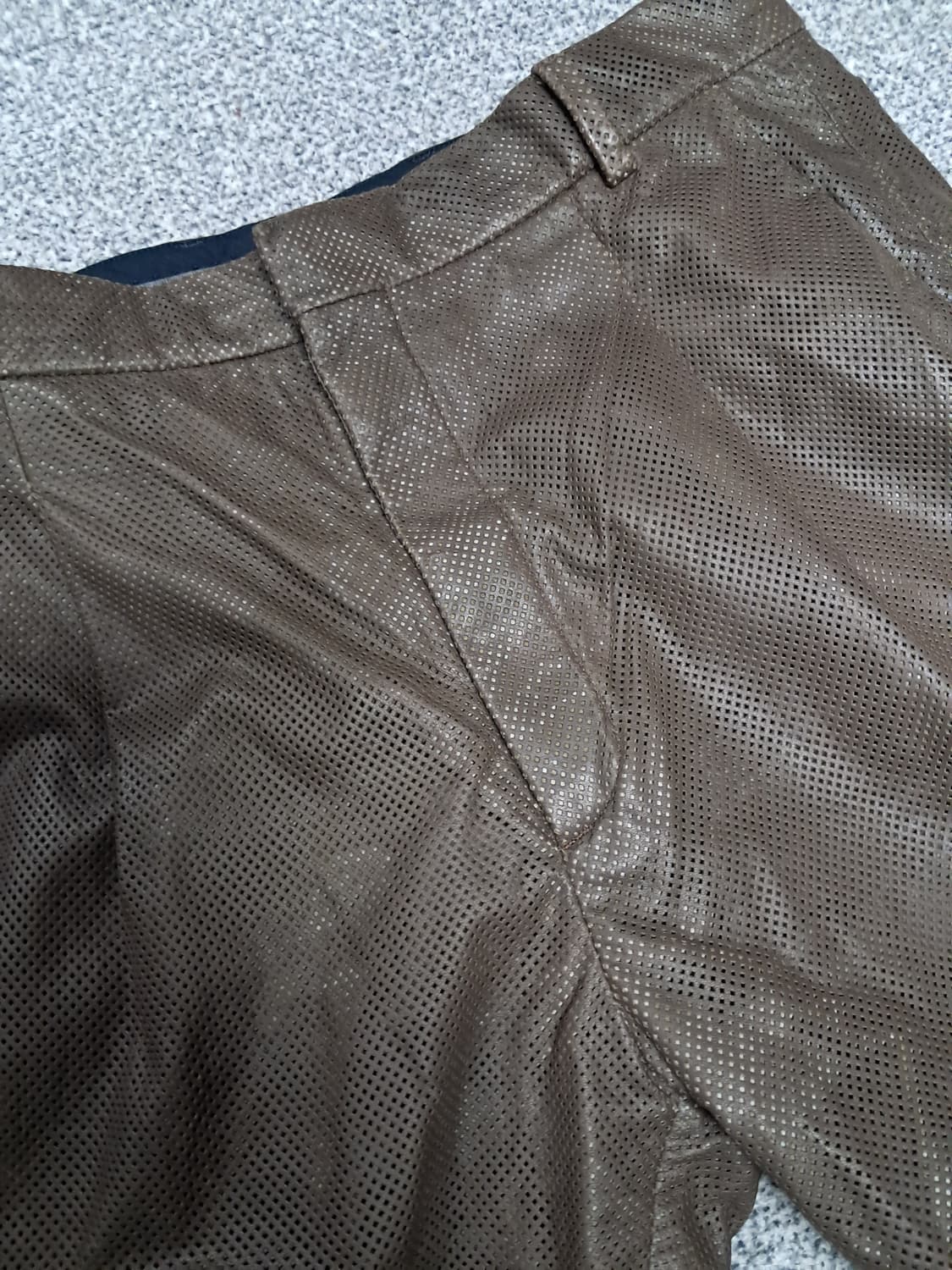 몽클레어 펀칭반바지 상품이미지2