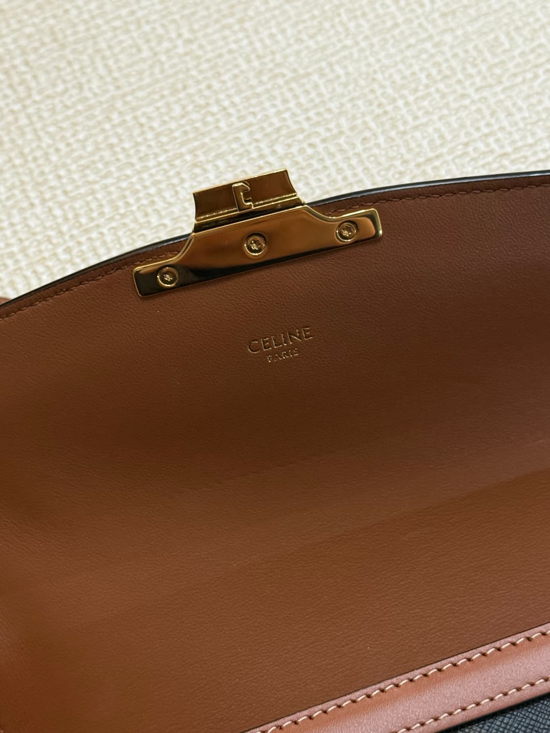 셀린느 트리옹프 틴 숄더백 상품이미지6