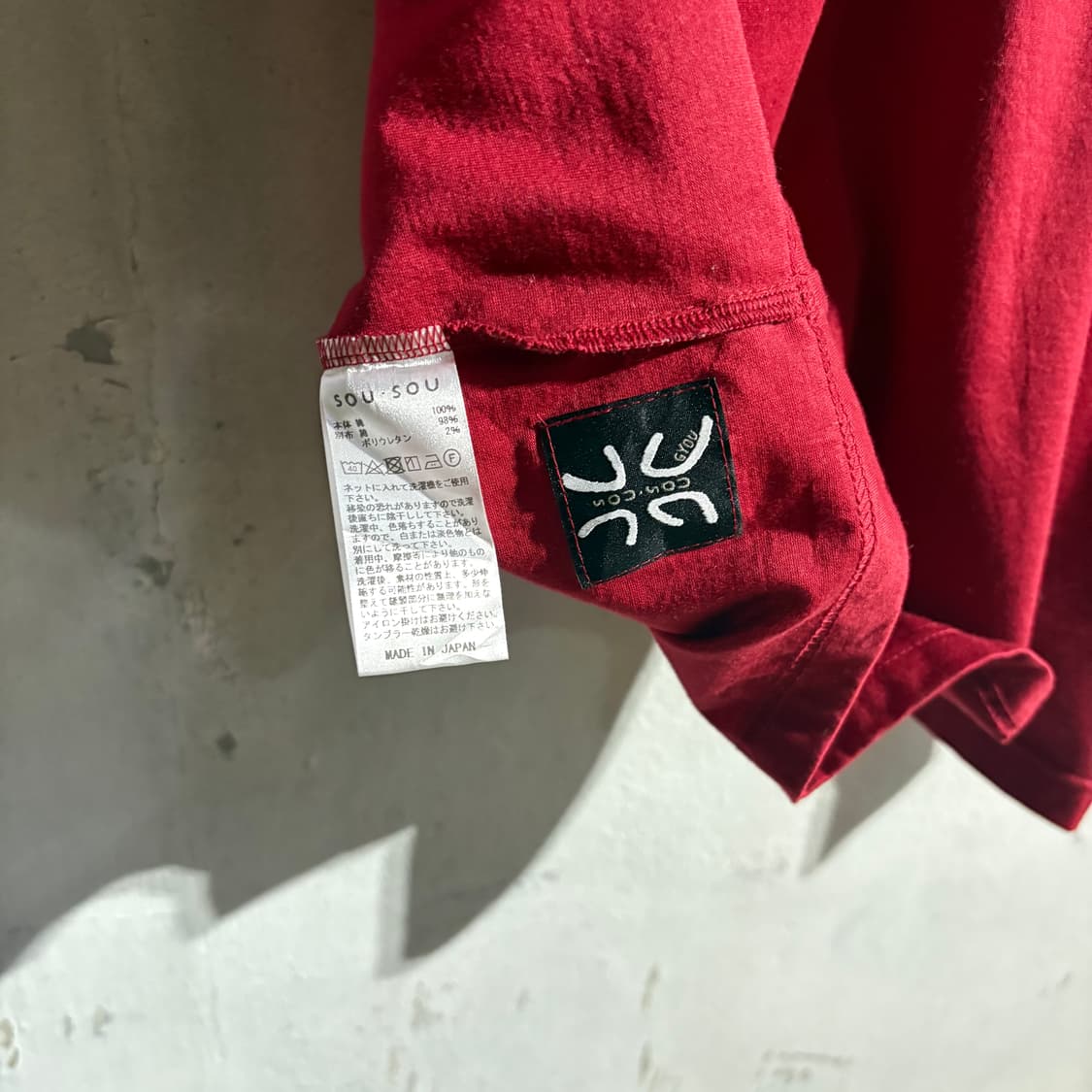 소우소우 블랙&레드 브이넥 탑 상품이미지6